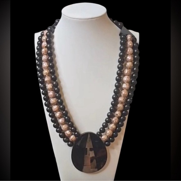 Very pretty black & pink inlay triple strand 1980s statement necklace. - Picture 6 of 6